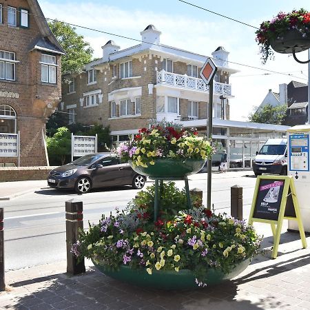Former Hotel In The Centre And At 50 Metres From The Beach In Panne De Panne Exterior foto