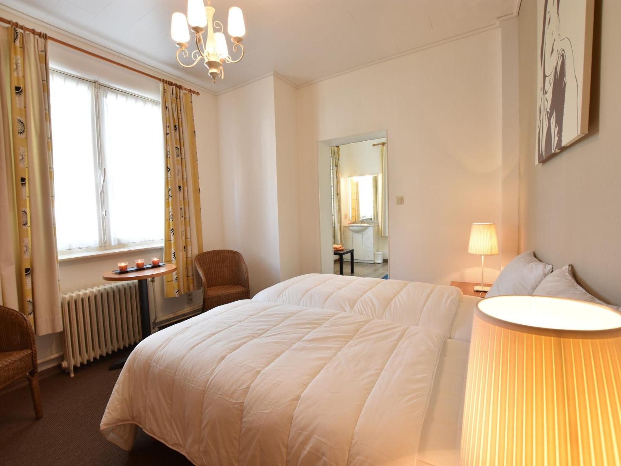 Former Hotel In The Centre And At 50 Metres From The Beach In Panne De Panne Exterior foto