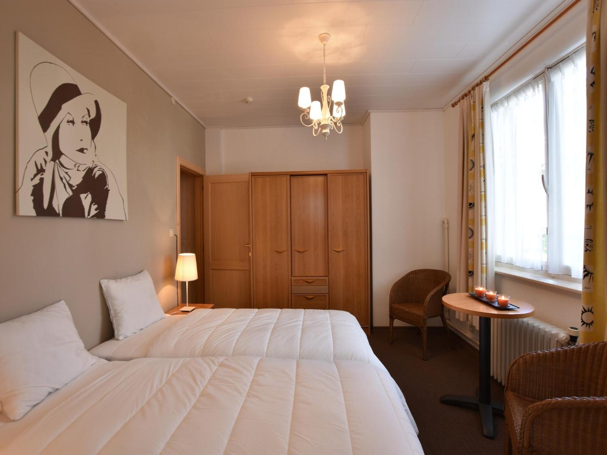 Former Hotel In The Centre And At 50 Metres From The Beach In Panne De Panne Exterior foto
