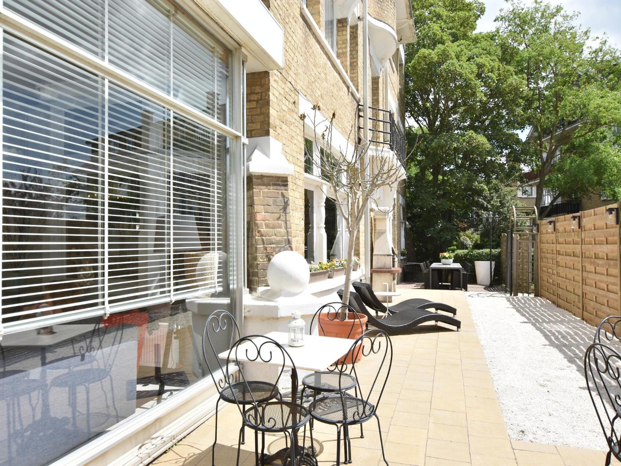 Former Hotel In The Centre And At 50 Metres From The Beach In Panne De Panne Exterior foto