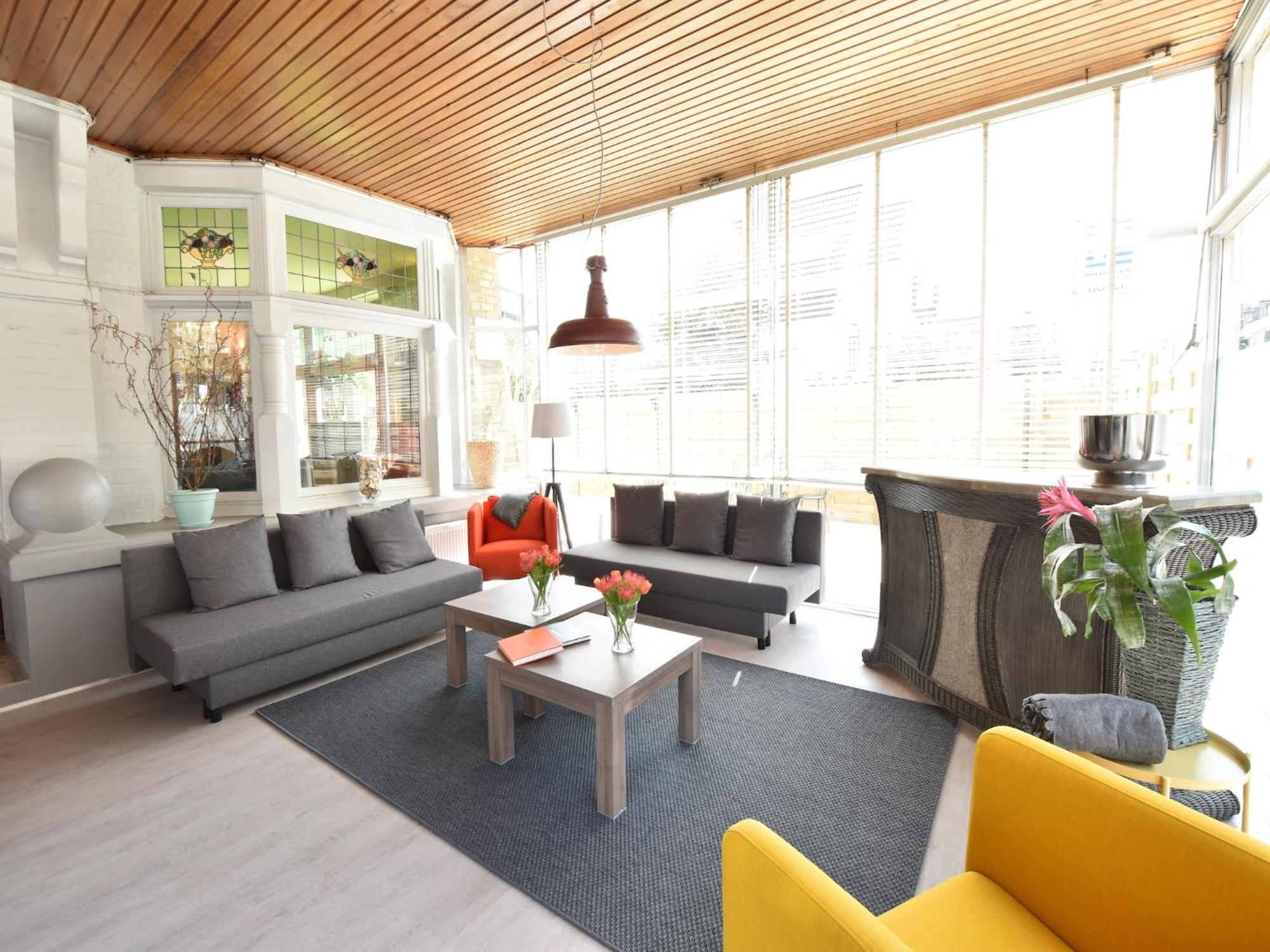 Former Hotel In The Centre And At 50 Metres From The Beach In Panne De Panne Exterior foto