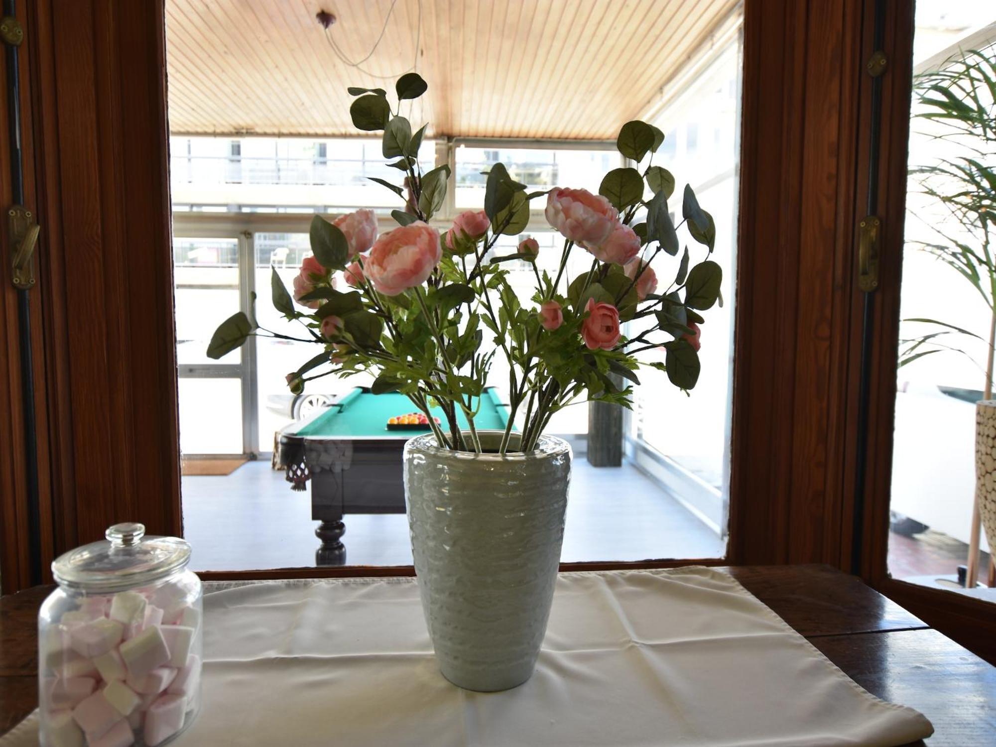 Former Hotel In The Centre And At 50 Metres From The Beach In Panne De Panne Exterior foto